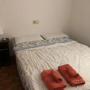 Appartement Doble En Figueres Con Bano Compartido, Figueras