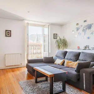 https://preciosa-habitacin-con-balcn-a-la-plaza-nueva.bilbaohotelsspain.com